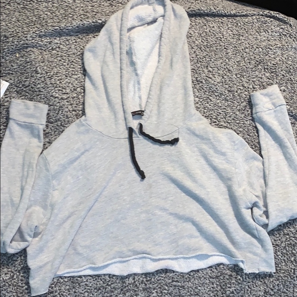 Long sleeve, grey crop top with hoodie